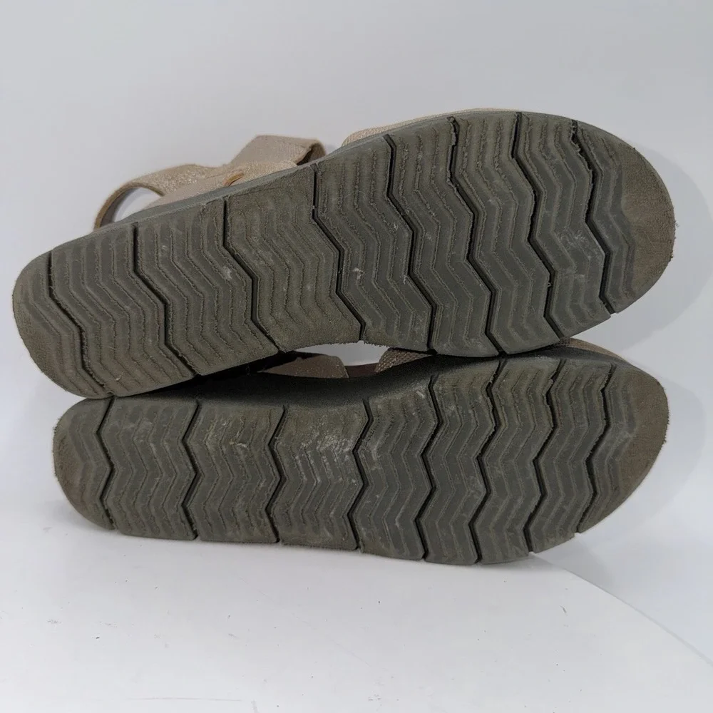 OTBT Roadie Pewter Leather Wedge Closed‎ Toe Mary Jane Women's Size 8.5